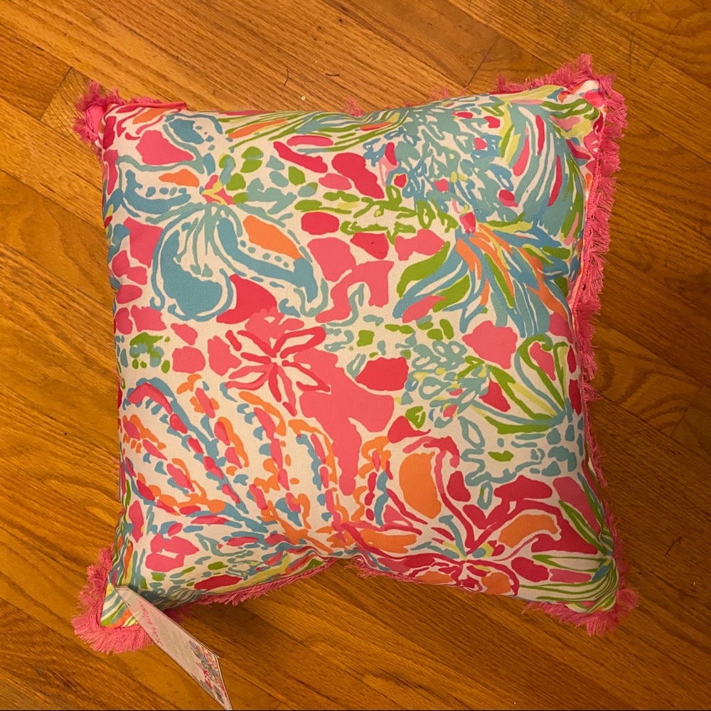 NWT Lilly Pulitzer Throw Pillow. Indoor/outdoor